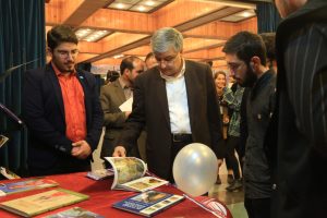 بازدید دکتر مجید سرسنگی از بخش نمایشگاهی